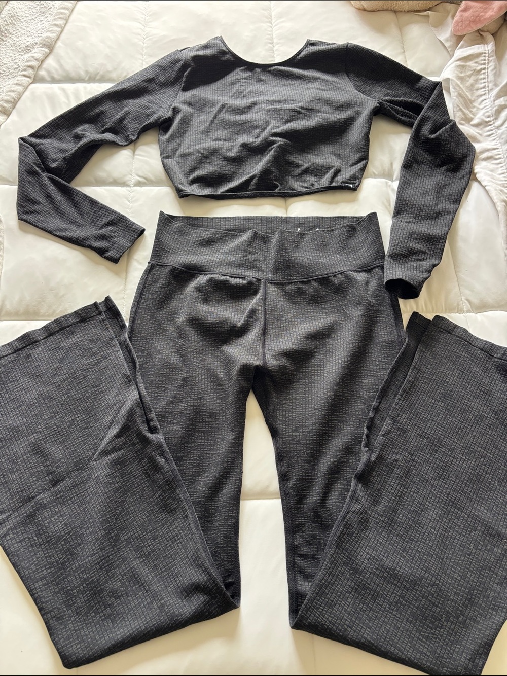 JoyLab Black Long Sleeve Crop Top with High-Waist Wide Leg Pants - Picture 2 of 11